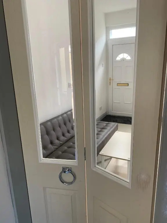 Dane Guest House Free Parking Fast WiFi Modern Living