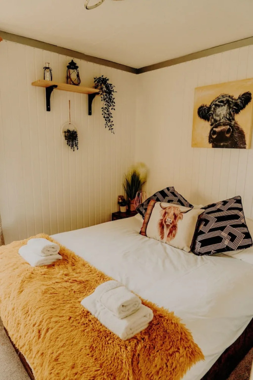 Luxurious mountain retreat lodge Hunters Quay