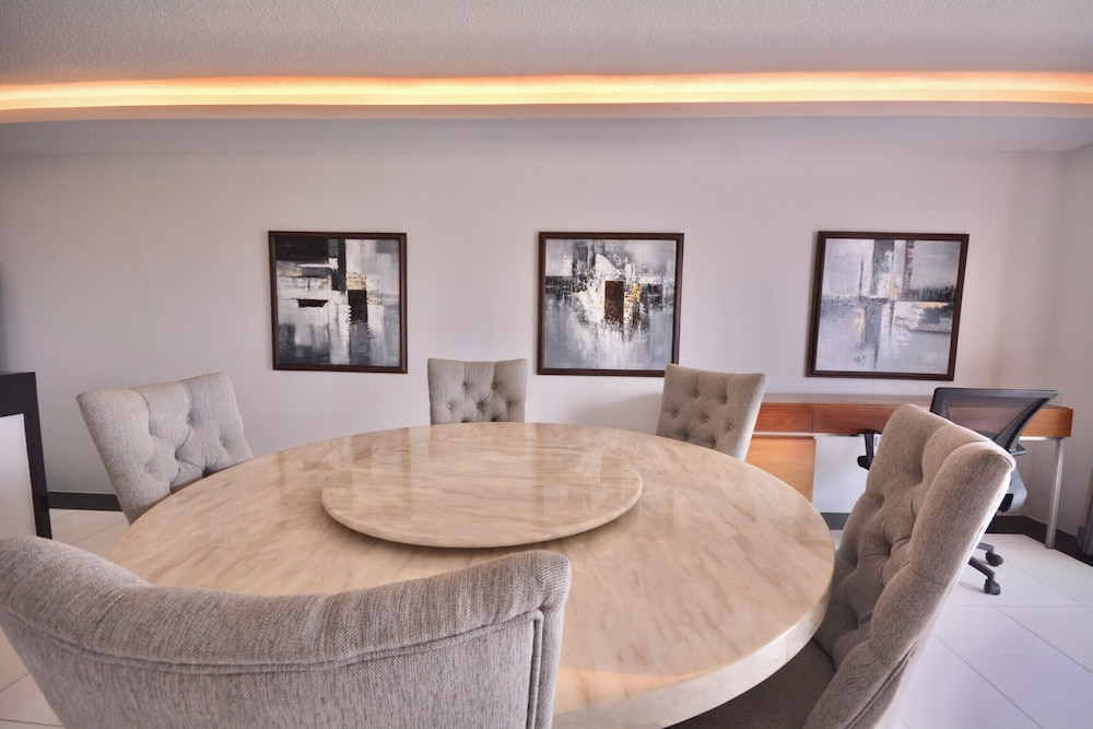 One-bedroom Sea-view Condo, 17th Floor Angket, Jomtien