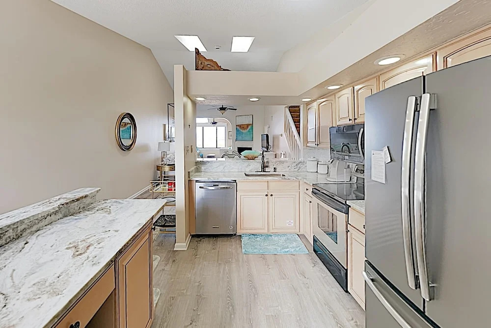 New Listing! Luxe Resort W/ Bay View & Pools 3 Bedroom Condo