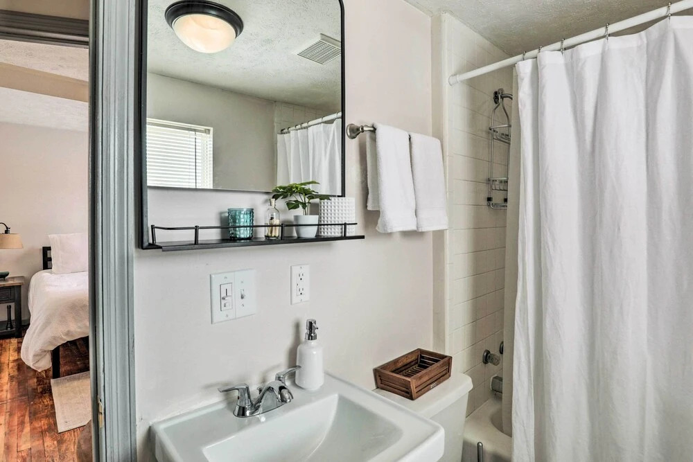 Cozy Omaha Vacation Rental: 6 Miles to Downtown!