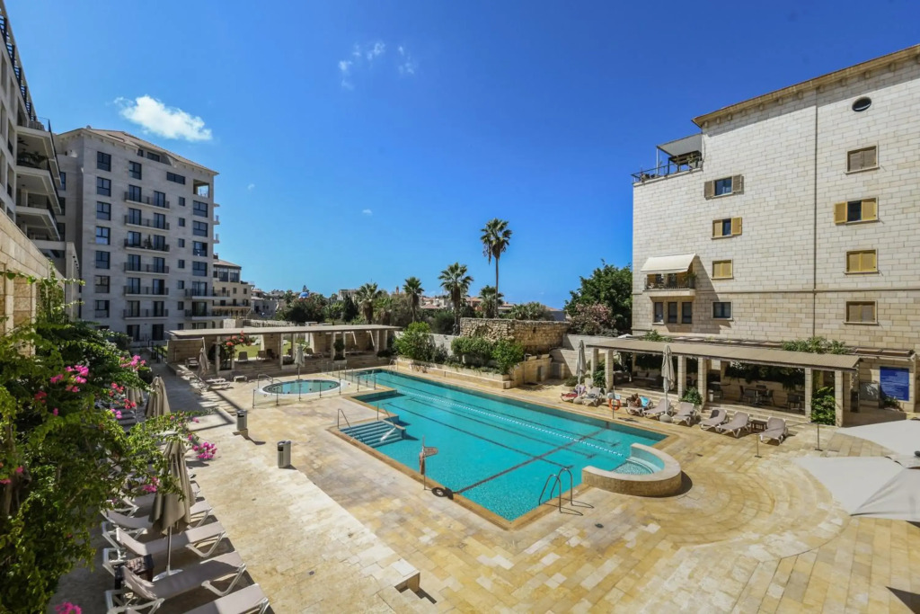 Andromeda 3 Bd apartment with pool & sea view
