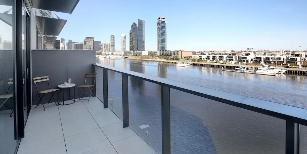 Orange Stay @ No1 Collins Wharf