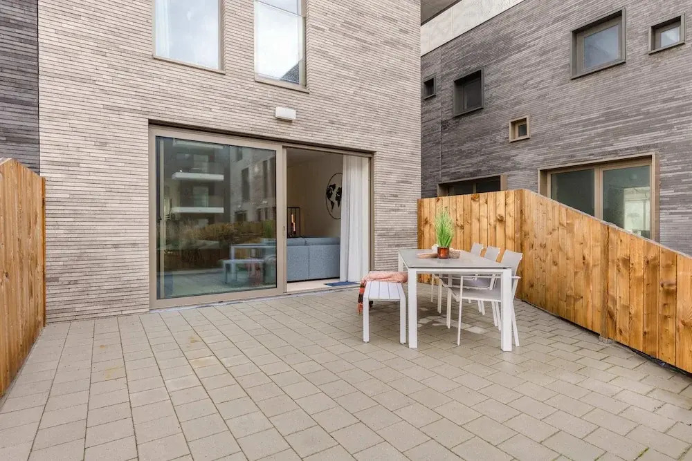 New Holiday Home With Parking Near the Beach