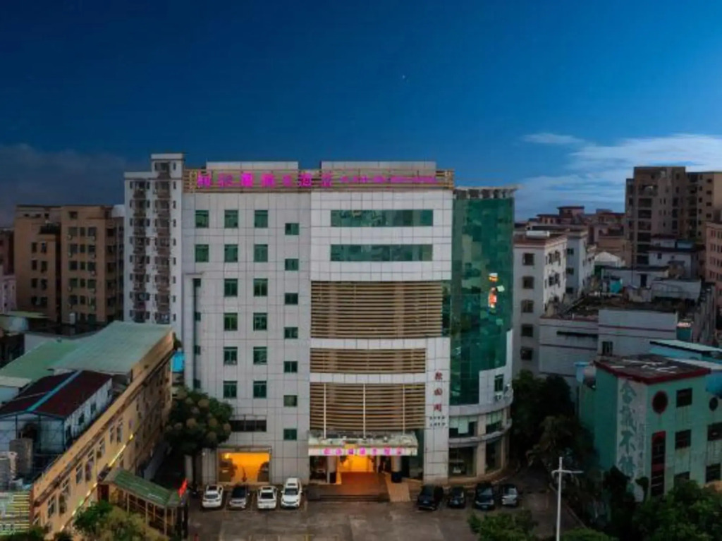Plato Holiday Hotel