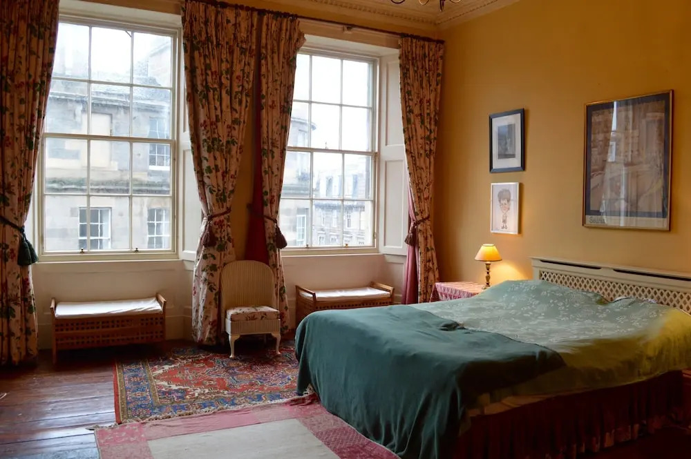 Central Edinburgh New Town Flat