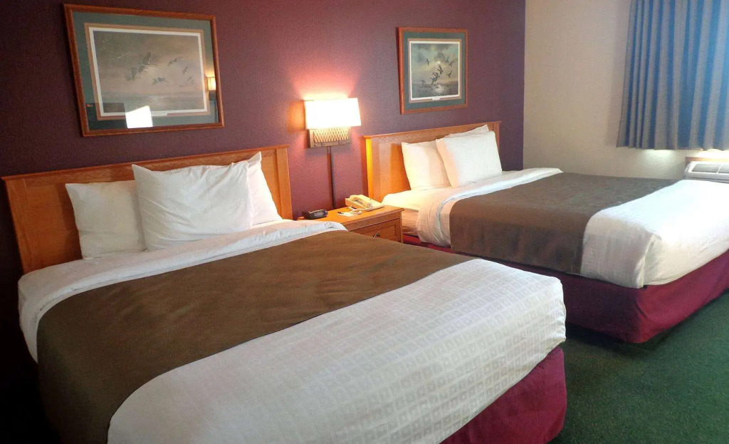 AmericInn by Wyndham Madison SD
