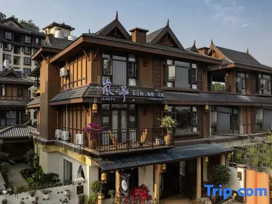 "Lanyu-CloudHaven | Thai-Serene Retreat Villa"