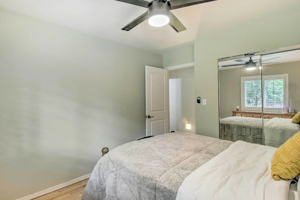 Cozy Pinetop Retreat w/ Yard & Heated Gazebo!