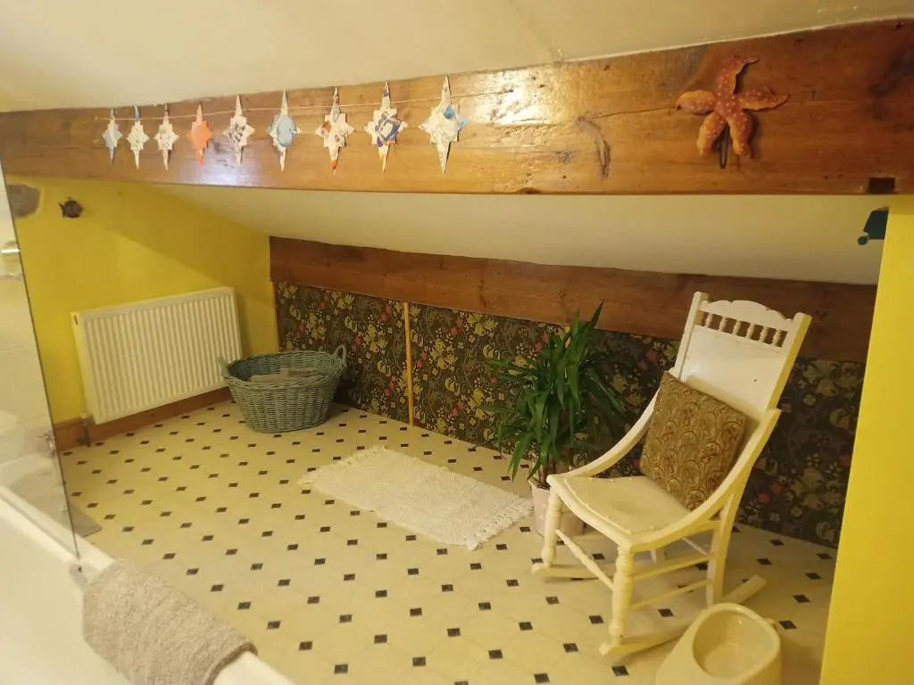 Burnlee House Apartment