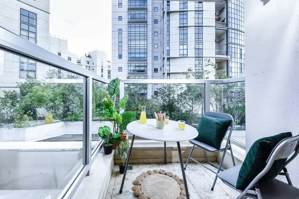 MAMAD - Apt with Balcony In the Heart of TLV