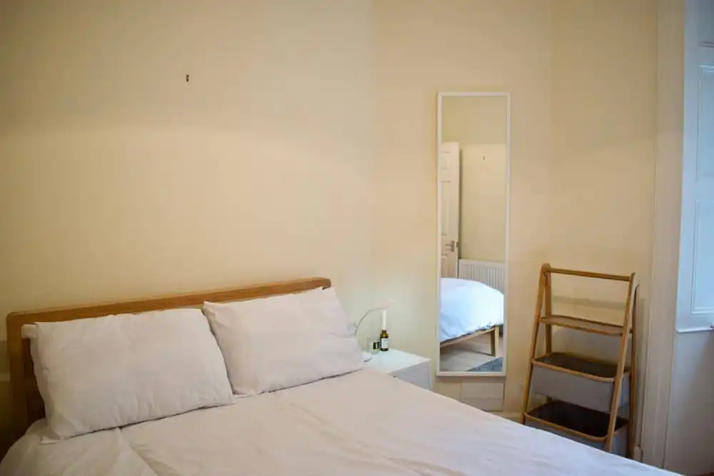 Homely 1 Bedroom Edinburgh Apartment Near Canal