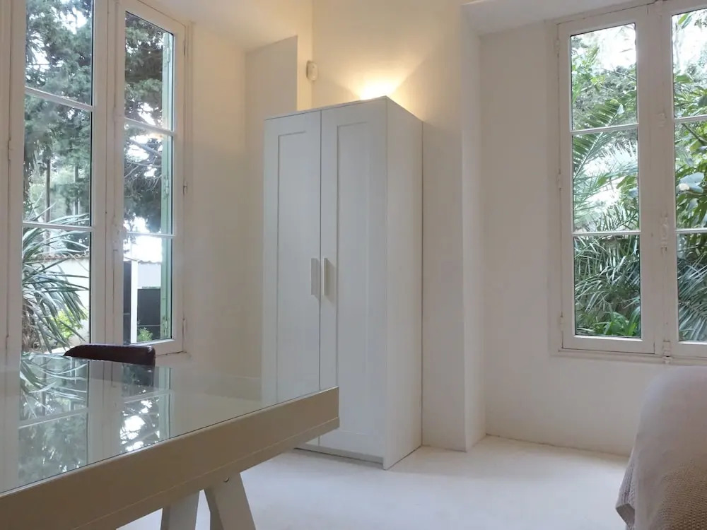 Fashionable House Flat with Garden