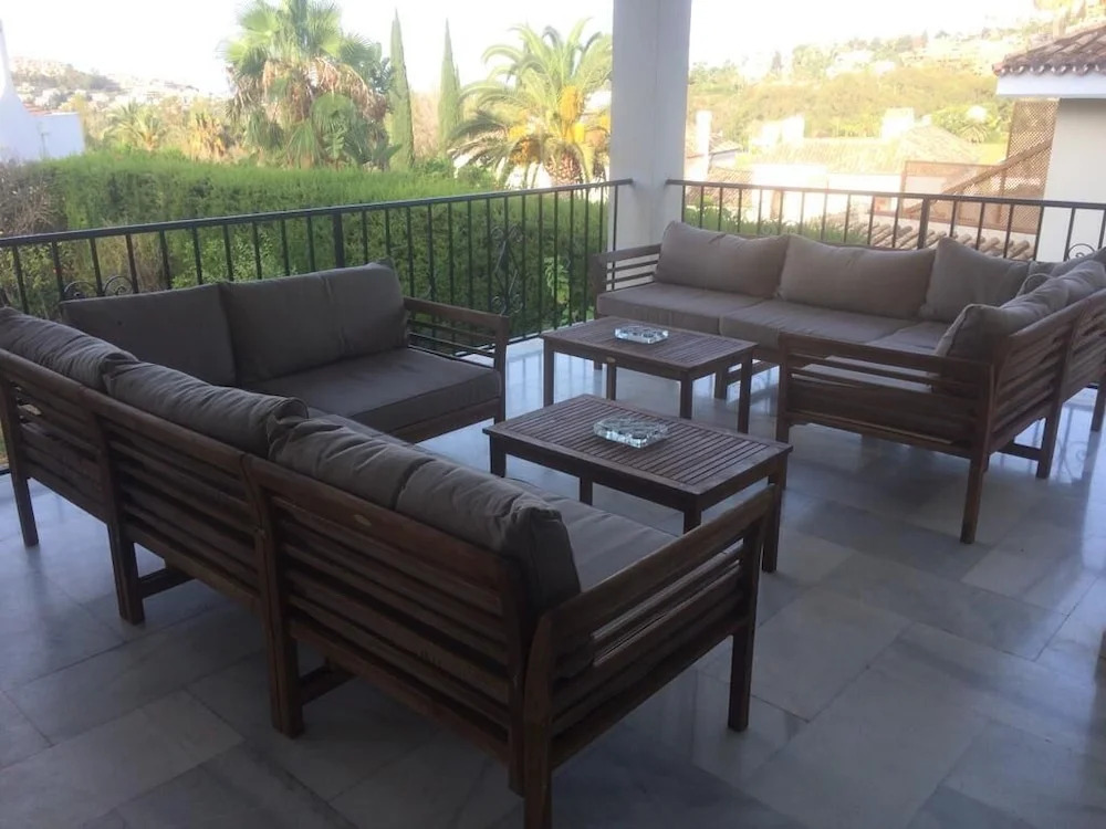 Spacious 5 bed Villa With Private Garden and Pool Close to Puerto Banusmarbella