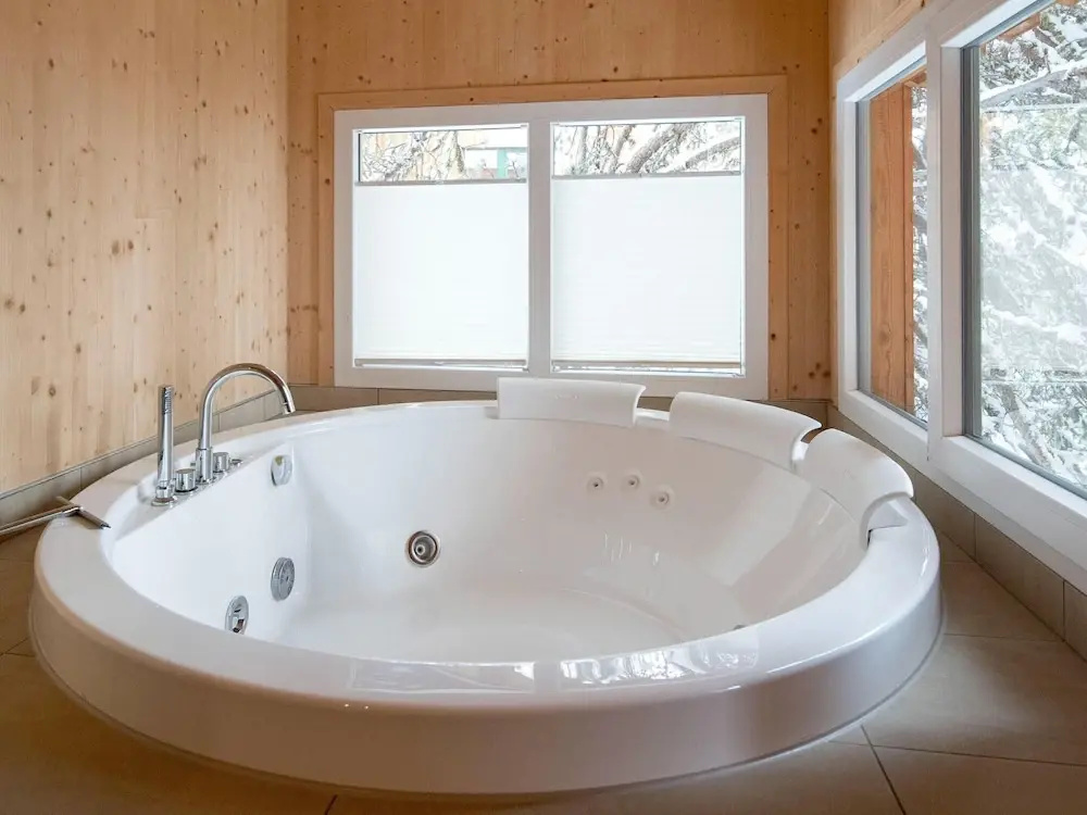 Amazing Chalet With Whirlpool