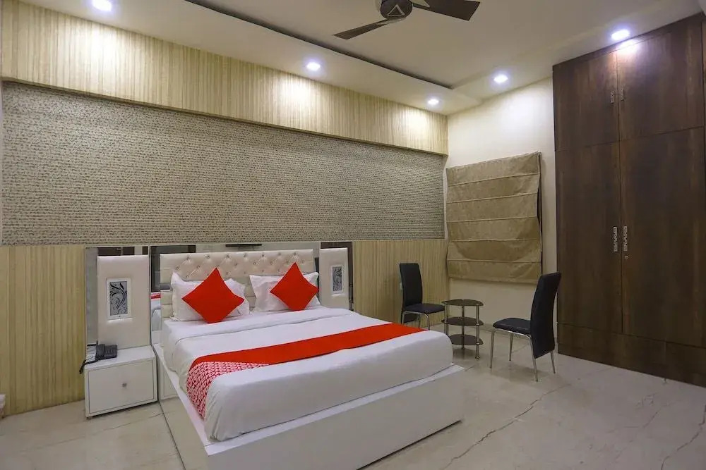 Oyo 41667 Paschim Vihar Inn