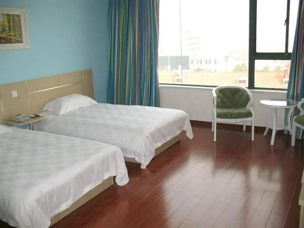 Super 8 Hotel Yizheng ShiDaiGuangChang
