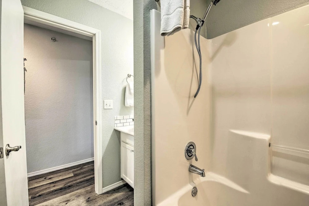 Cheerful Condo: Patio, 2 Mi to Branson Strip!