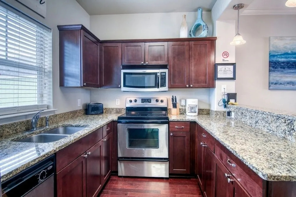 Shoreline Dreams - 3 Br Condo