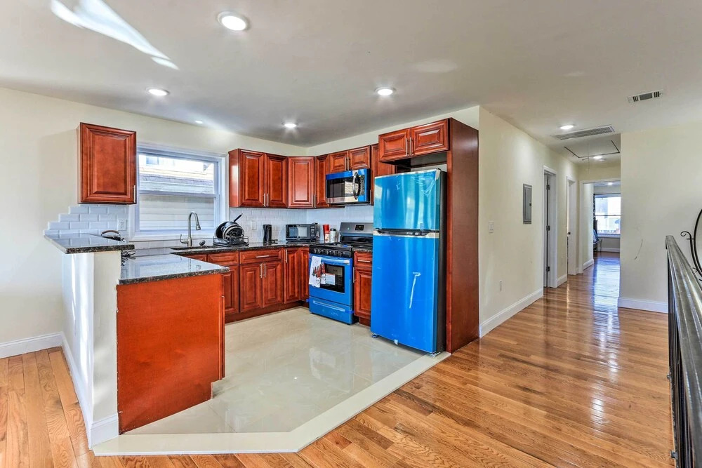 Bright Irvington Home ~ 2 Mi to Prudential Center!