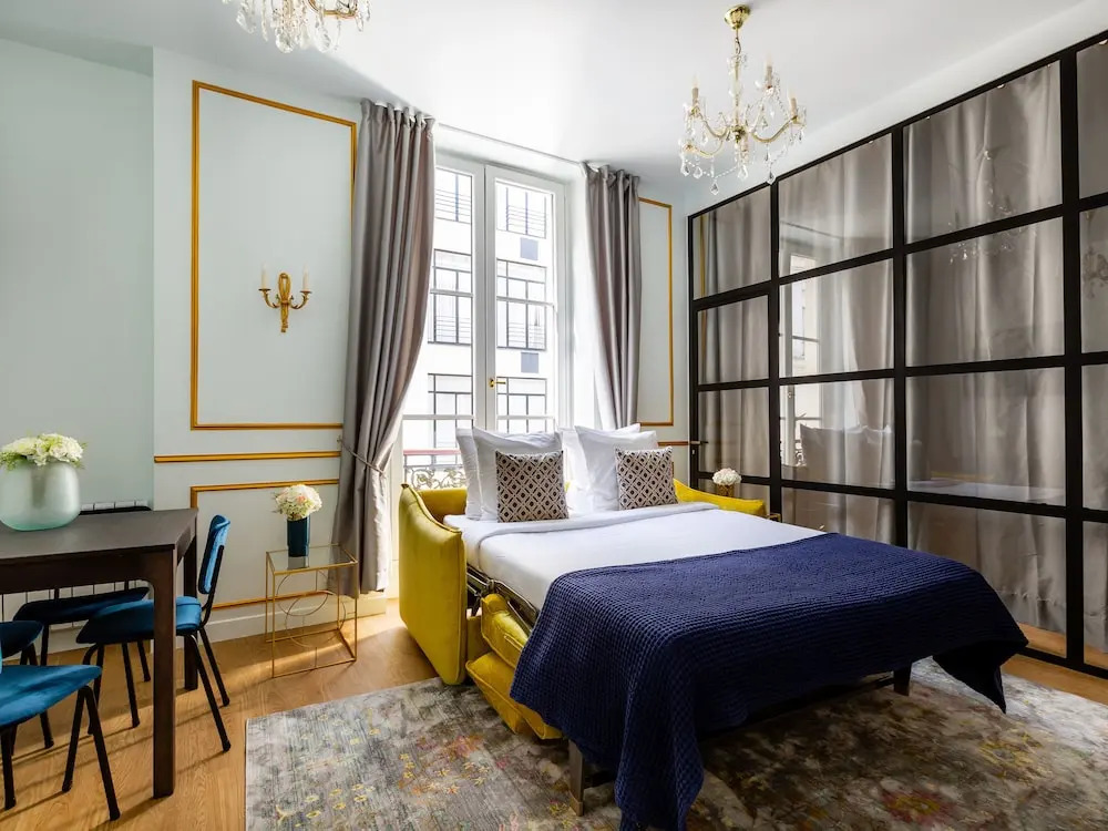 LivinParis - Luxury AC 2 & 3 Bedrooms Le Louvre
