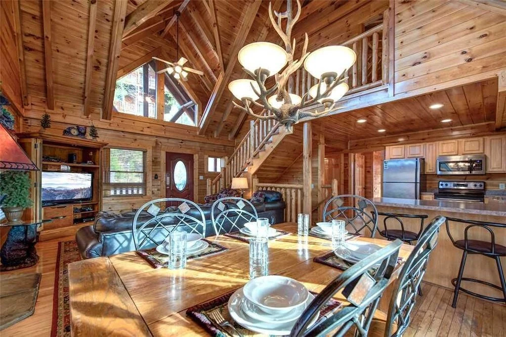 Mountain Paws Retreat 5 Bedroom Home with Hot Tub
