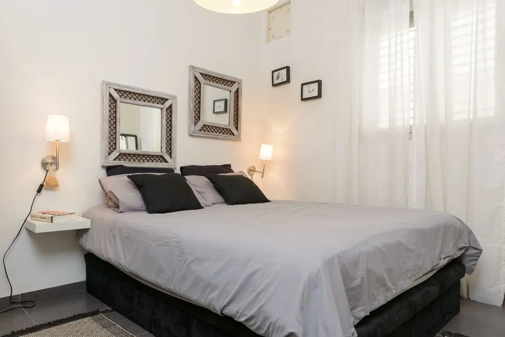 Ben Yehuda - Bograshov 1 BR with Terrace