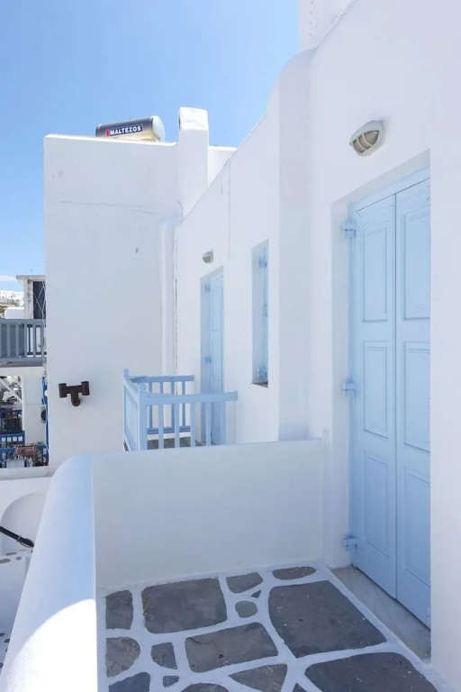 Le Coq Apartments