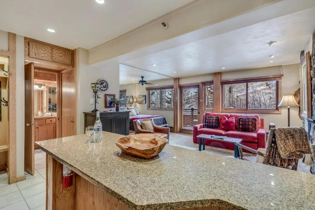 Laurelwood Condominiums Studio Premier Unit 305