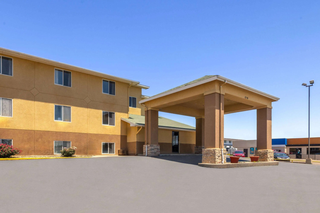Super 8 by Wyndham Dodge City