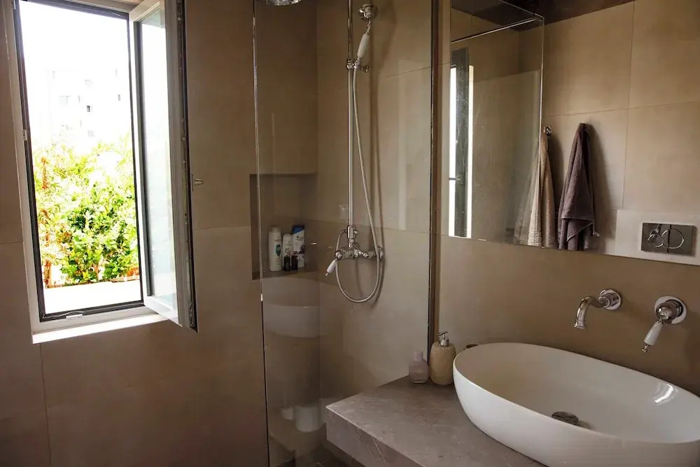 Contemporary Athenian Escape GHH