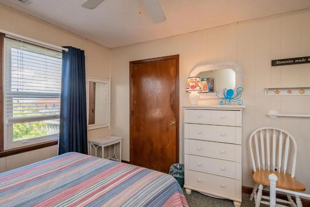 Beach Barracks by Oak Island Accommodations