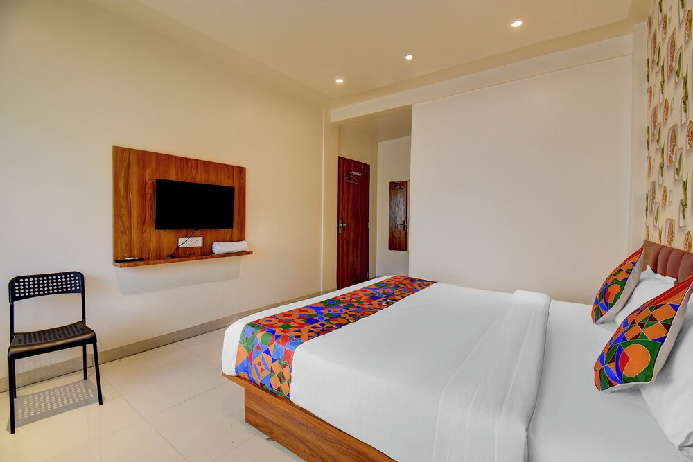 Fabhotel Relax Inn Executive