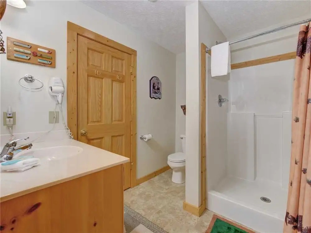 Komfy Kozy 3 Bedroom Home with Hot Tub