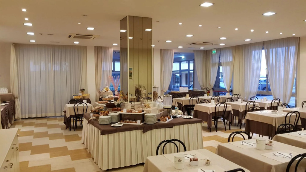 Hotel Majorca sul Mare in centro a Riccione con Area Fitness