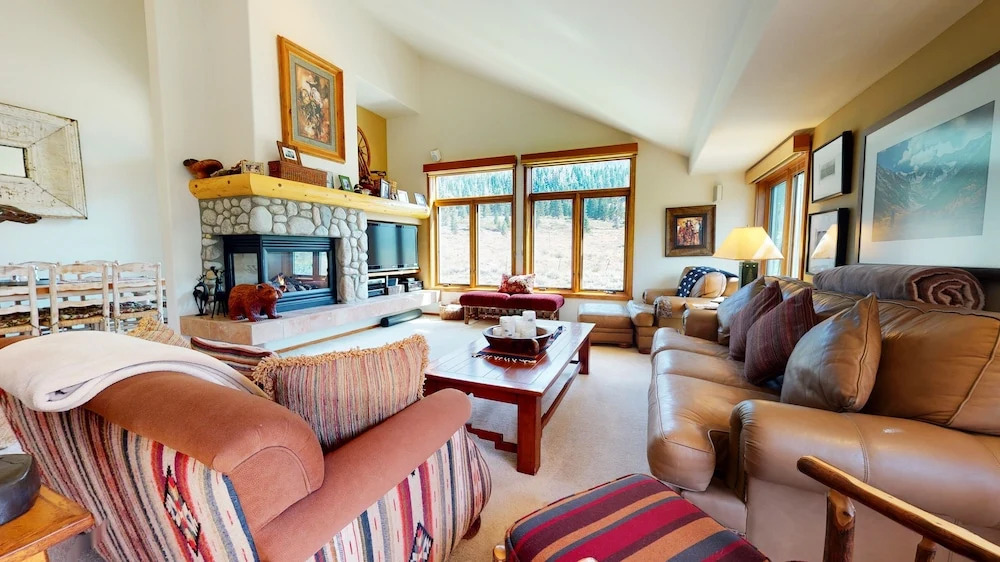 Snowcreek V 760 Pet-Friendly, Amazing Mountain Views, Private 2 Car Garage, Washer Dryer by RedAwning