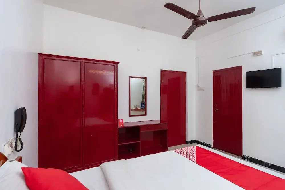 Oyo 19906 Hotel Bliss Inn