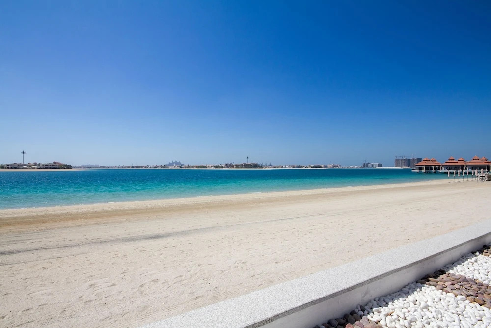 Royal bay Azizi Palm Jumeirah