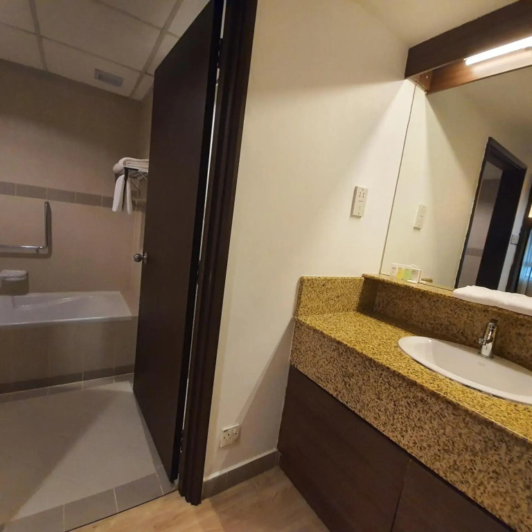 Crown Regency Serviced Suites
