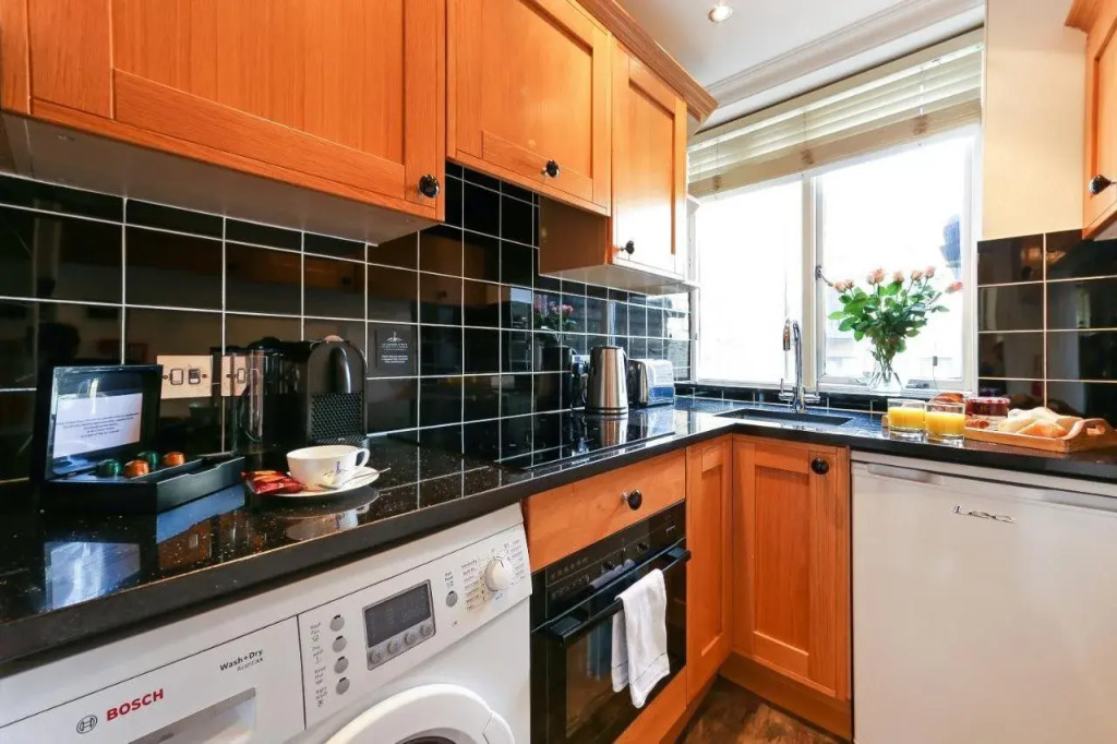 10 Curzon Street by Mansley