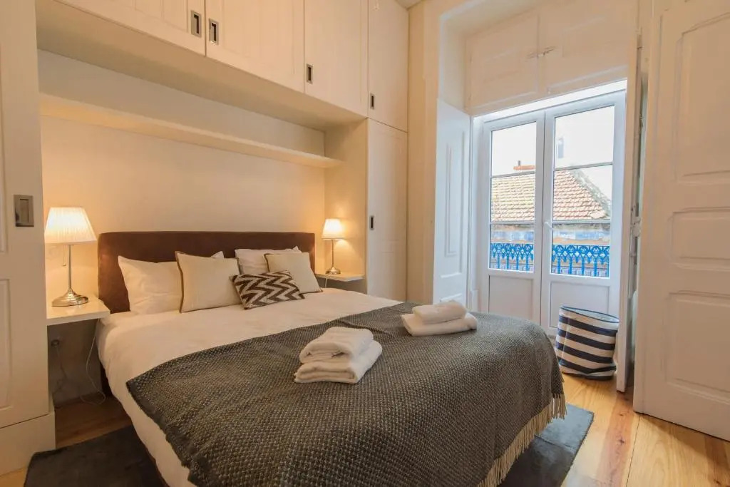 Lovelystay - Cozy Duplex Home in Alfama