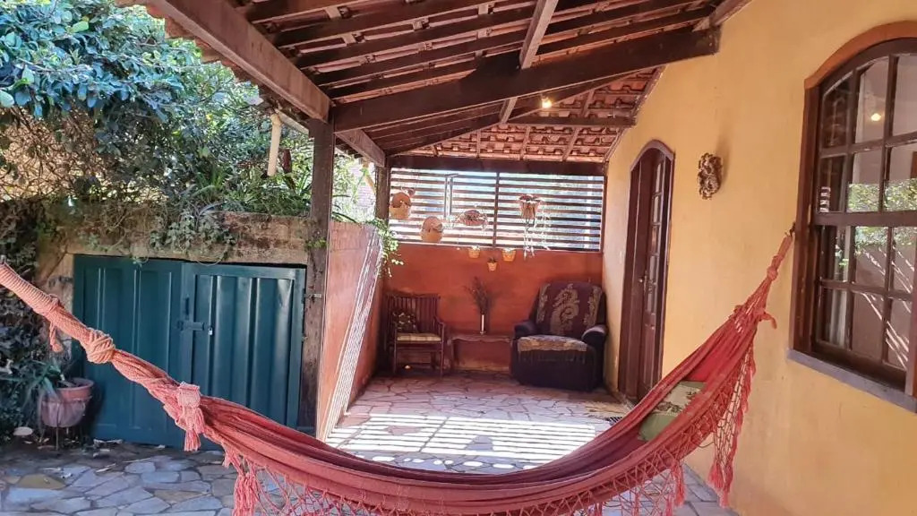 Casinha a 300m da Estação