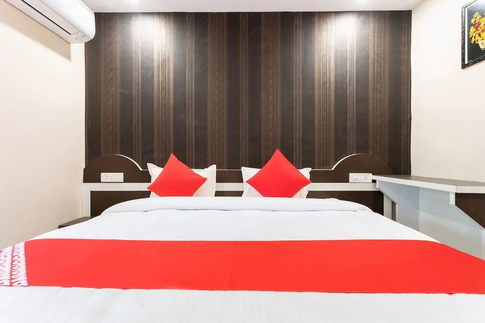 Oyo 29920 Hotel Rk Palace