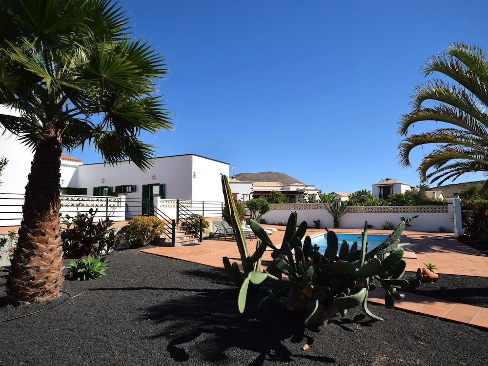 Spacious villa with good location in the north, just 15 min from the beach