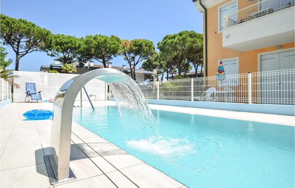 Beautiful Apartment in Jesolo With 2 Bedrooms, Wifi and Outdoor Swimming Pool