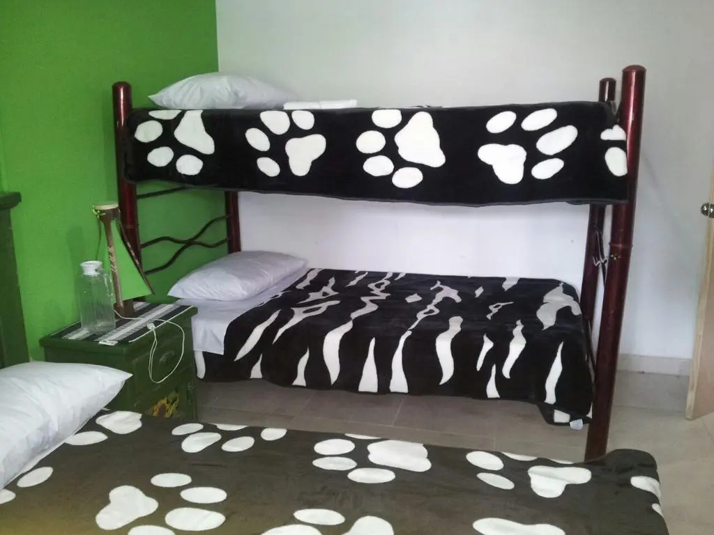 Hostal y Camping Los Girasoles