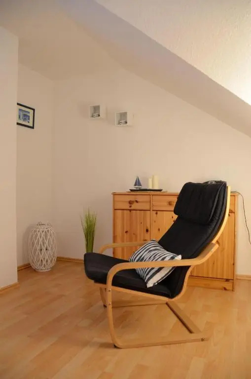 2-Zi-Ferienwohnung-Mueritzblick-direkt-am-Seeufer-perfekte-Lage-barrierefrei