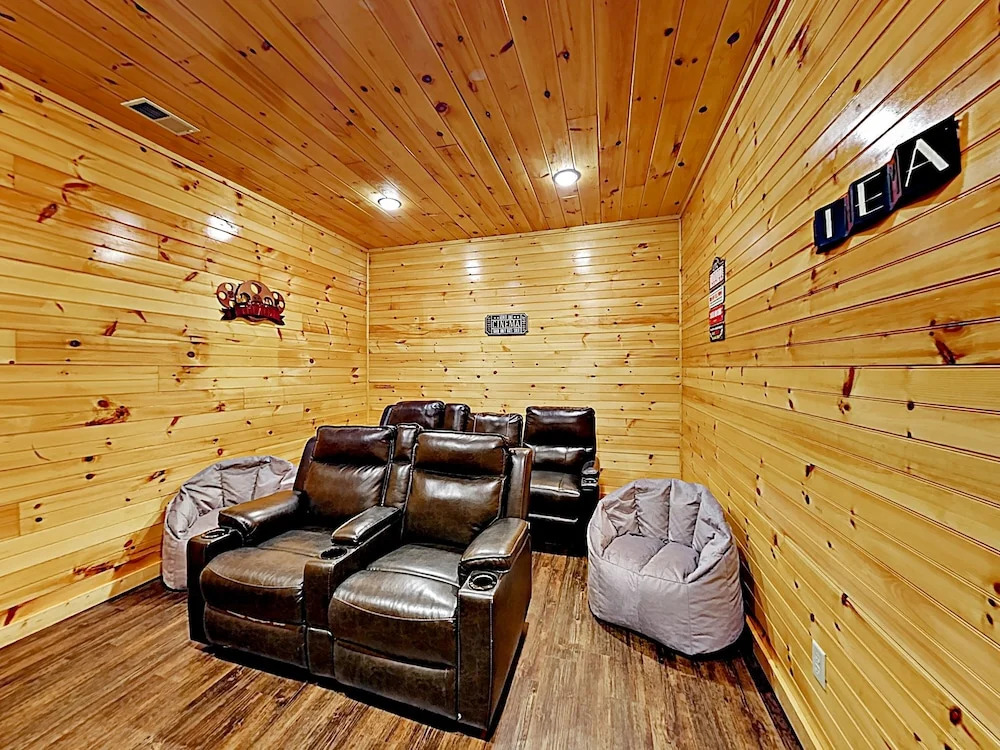 1268 Sevierville - 4 Br Cabin