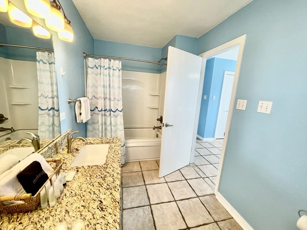 Beers And Sunshine 3 Bedroom Home by Redawning