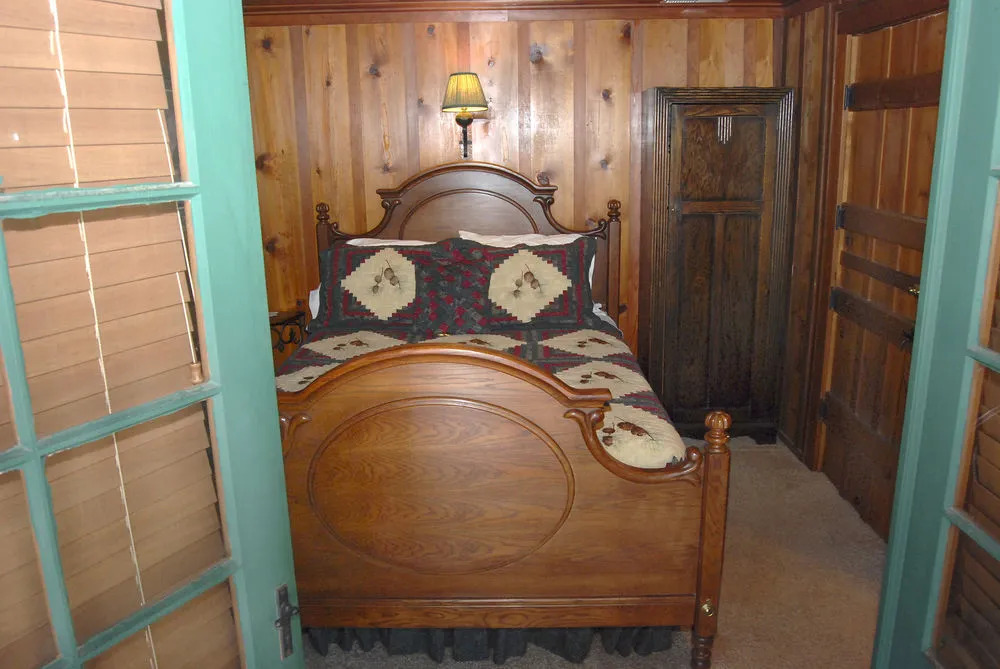 Pikes Peak Guest Cabin at Rocky Mountain Lodge